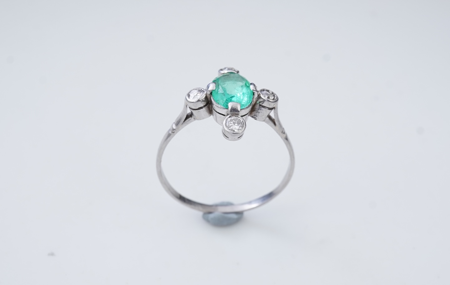 An Art Deco emerald and diamond ring, first half 20th century